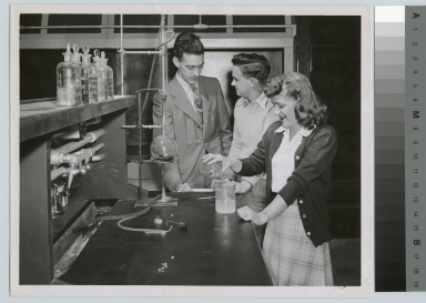 Unidentified students, chemistry laboratory, Chemistry Department, Rochester Institute of Technology
