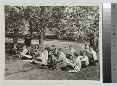 Academics, art and design.  Rochester Athenaeum and Mechanics Institute drawing class, sketching outside, [1930-1935]  [picture]