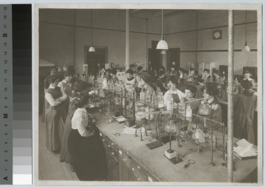 Women in chemistry laboratory, Department of Domestic Science and Art, Rochester Athenaeum and Mechanics Institute [1917]