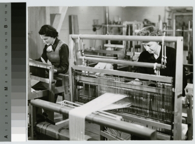 Students in weaving class, School for American Craftsmen, Downtown campus